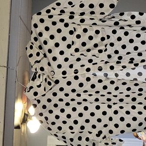 Lars Amadeus white top black dots